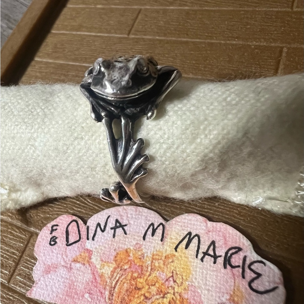 James Avery Retired Frog Ring SZ 7! 925